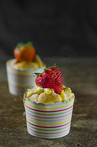 北海道Chiffon Cup蛋糕味道甜点杯子红色水果营养浆果面包海绵奶油图片