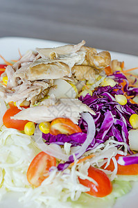 鸡鸡沙拉叶子绿色蔬菜美食黄瓜奶油食物盘子图片