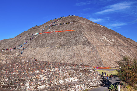 登山的太阳寺庙 墨西哥墨西哥城全景地标建筑学远景遗产大街建筑物旅游街道文化图片