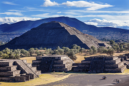 登山墨西哥的金字塔Teotihuacan图片