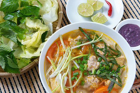 越南食物 bun rieu bunrieu 越南吃洋葱猪肉美食汤面街道面条沙拉香料材料挂面图片