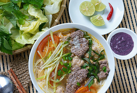 越南食物 bun rieu bunrieu 越南吃挂面洋葱沙拉盘子汤面营养蔬菜面条香料街道图片