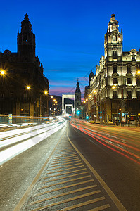 10 匈牙利布达佩斯夜间交通踪迹城市蓝色速度运动尾巴汽车街道旅行运输图片