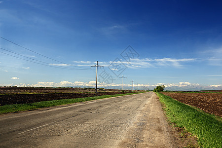 通往山山山的公路地平线运输车道山脉运动天空沥青场景小路蓝色图片