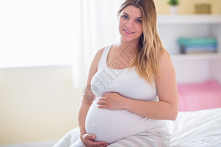 怀着重力的孕妇护理腹部服装女性休闲女士卧室睡衣怀孕孕妇装背景图片