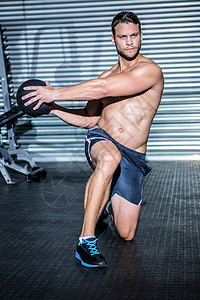 做体球锻炼的肌肉人健美精神健身室训练身体男性运动员护理运动服福利图片