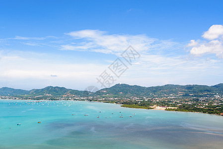 观察泰国普吉的海空和旅游城镇蓝色城市海岸地平线码头热带帆船海岸线天空村庄图片