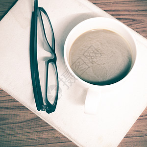 咖啡杯和带眼镜的笔记本杯子办公室抄写员饮料组织桌子工作咖啡职场高架图片