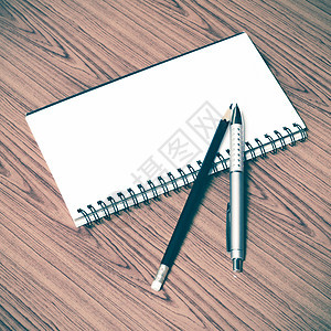 笔记本笔和铅笔记事本学校办公室乐器桌面软垫备忘录草图文档螺旋图片