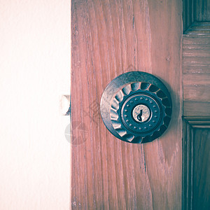 门把手和密钥洞合金出口钥匙白色安全金属隐私墙纸房子木头图片