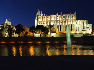 塞乌马洛卡大教堂日落宗教首都地标反射天空建筑假期蓝色文化图片