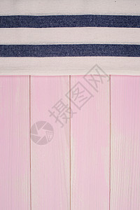 桌边的蓝毛巾亚麻纺织品桌子餐厅蓝色材料木板格子桌布野餐图片