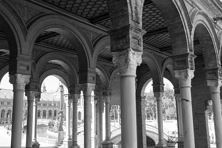 西班牙广场的黑白拱门背景图片