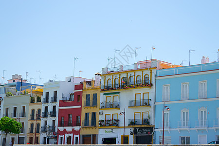 特里阿纳的彩色房屋图片
