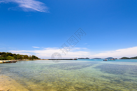 泰国普吉Laem Panwa角桥码头附近海蓝色海洋港口码头画幅旅游闲暇支撑海岸天空图片