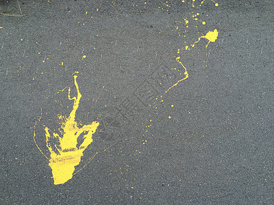 沥青上的黄黄图片