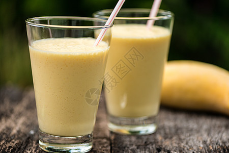 芒果冰沙稻草酸奶花园橙子香蕉搅拌机牛奶果味奶昔酒精背景图片