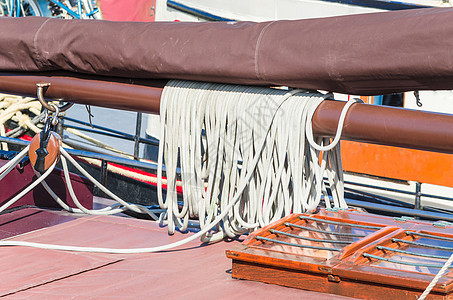 木帆船甲板纤维古董绳索金属设备黄铜风帆木头船只航海图片