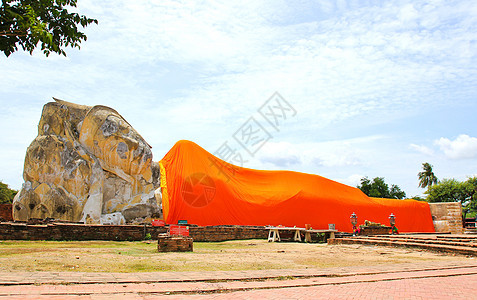 仰卧在泰国阿尤塔亚Ayutthaya的佛祖上旅游冥想雕塑废墟宗教天空雕像寺庙建筑学旅行图片