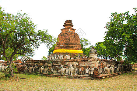 泰国Ayutthaya的旧寺庙建筑佛教徒宗教遗产传统吸引力雕塑废墟历史性旅游雕像图片