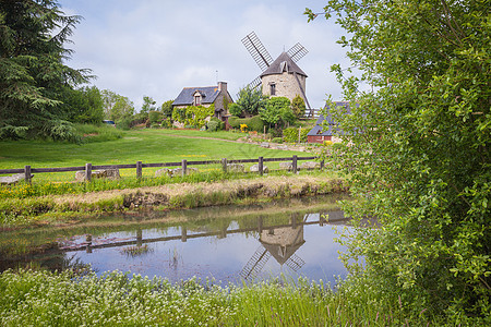 法国布列塔尼省Bretagne风车石头文化历史场景建筑学活力涡轮蓝色绿色天空图片