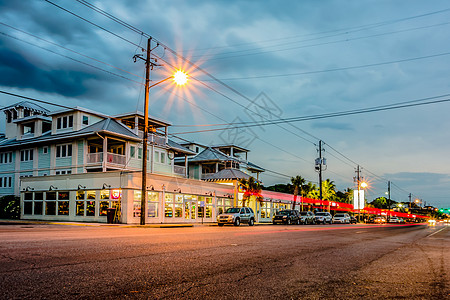 Tybee岛市中心街道日落时旅行小径酒店街道水塔假期店铺中心建筑物图片