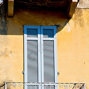 欧洲的意大利米兰古老建筑和威尼斯盲墙房子快门历史性历史乡村窗户蓝色古董框架阳台图片