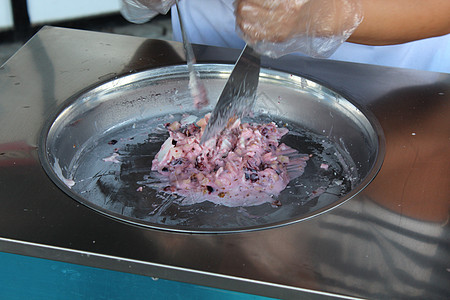 冻酸奶的准备食物水果工具烹饪酸奶甜点石榴糖果商厨房奶油图片