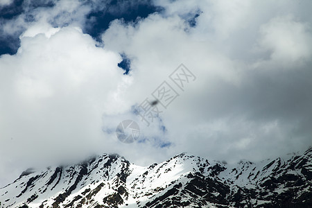 山山脉岩石顶峰爬坡高地森林国家场景风景农村晴天图片