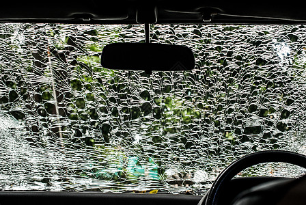 车内损坏玻璃汽车挡风玻璃风险盘子小伙子损害偶数死亡离别拆除图片