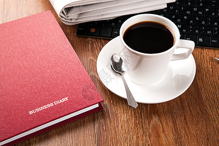 咖啡杯和报章黑色商业笔记本时间杯子工作材料时光日记键盘图片