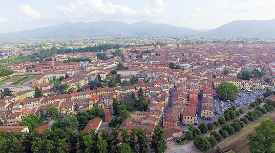 意大利托斯卡纳卢卡古城的空中景象建筑学历史性城市街道天线房屋旅游文化场景建筑图片