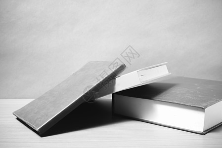 黑白颜色风格的书本堆栈智慧科学犯罪团体锤子自由教育书架教科书文学图片