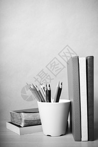 黑白颜色风格和彩色笔铅笔笔记蜡笔绿色绘画学生职业学校教育红色图书图片