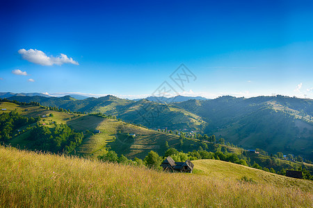 晚上好 西蒙村山丘的日落 布兰尼旅行草地顶峰天空季节太阳场地全景阳光爬坡图片