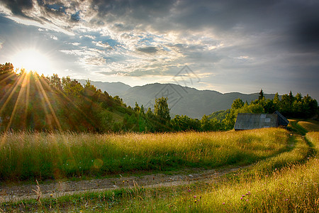 西贝莜面村晚上好 西蒙村山丘的日落 布兰尼爬坡环境风景草地森林旅行阳光太阳场地顶峰背景