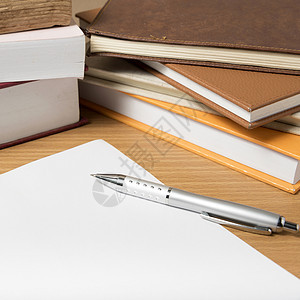 带书的空纸和笔文学写作教育笔记日记白色考试桌子古董图书图片