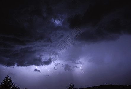 夜风暴和闪电图片