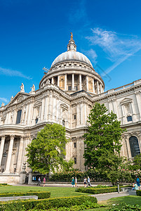 圣保罗大教堂陛下 在阳光明媚的一天 伦敦教会绿色天空白色蓝色晴天建筑学建筑王国城市图片