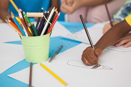 从事艺术和手工艺的儿童早教彩色教育童年创造力绘画课堂女士幼儿园同学们背景图片