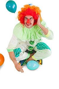 滑稽小丑坐在地板上图片