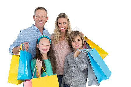 带着购物袋微笑的家庭的肖像童年采购女孩消费者女士购物孩子零售男人女性图片