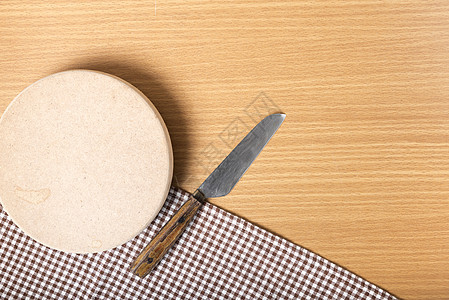 刀和刀板金属工具用具棕色厨房烹饪木板厨师桌子屠夫图片
