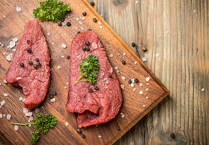 牛肉肉胡椒牛扒营养厨房鱼片肌肉食物腰部木头红色图片