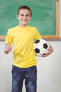 在课堂上玩足球的微笑学生人数班级瞳孔学习学校男生知识童年手势小学快乐图片