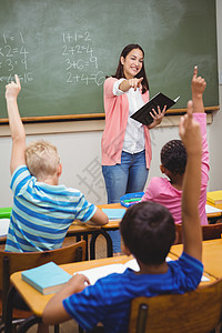 老师问她的学生一个问题童年混血学校教学班级知识教育课堂男生瞳孔图片