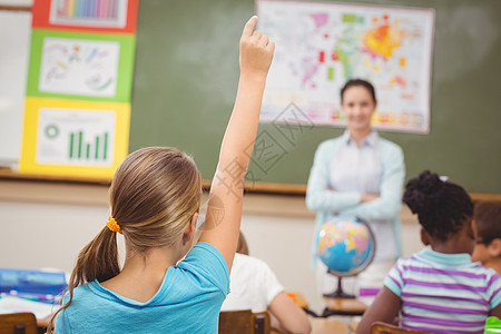 学生在课堂上举手椅子桌子职业快乐瞳孔小学生学习黑板同学们工作图片