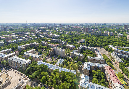 莫斯科现代住宅区在日落时 在高楼顶顶的屋顶上景象建筑学办公室阳光国家天际首都正方形教会地标场景图片