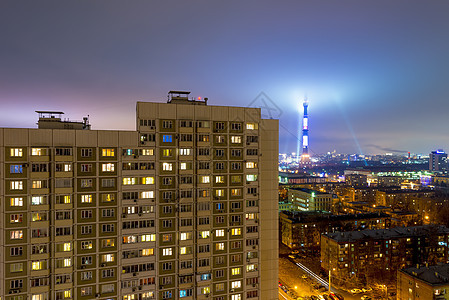 莫斯科现代住宅区在夜间晚上图片