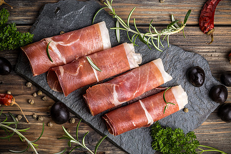 Prosciutto 专利石板意大利语美食熟食猪肉食物小吃乡村石头草本植物图片